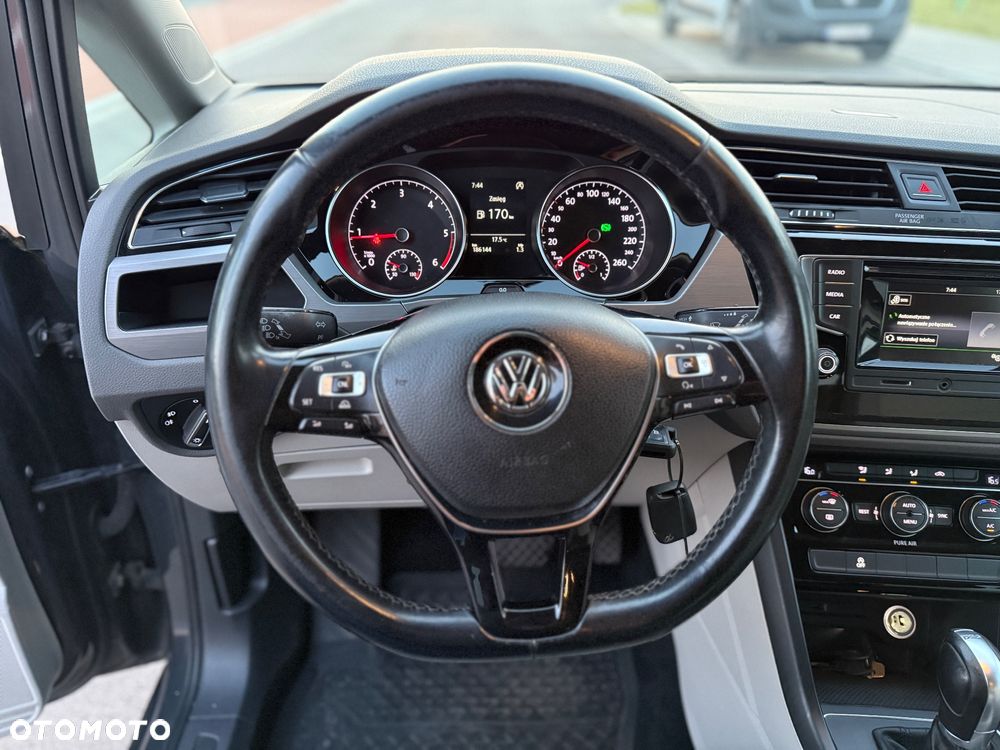 Volkswagen Touran - 17