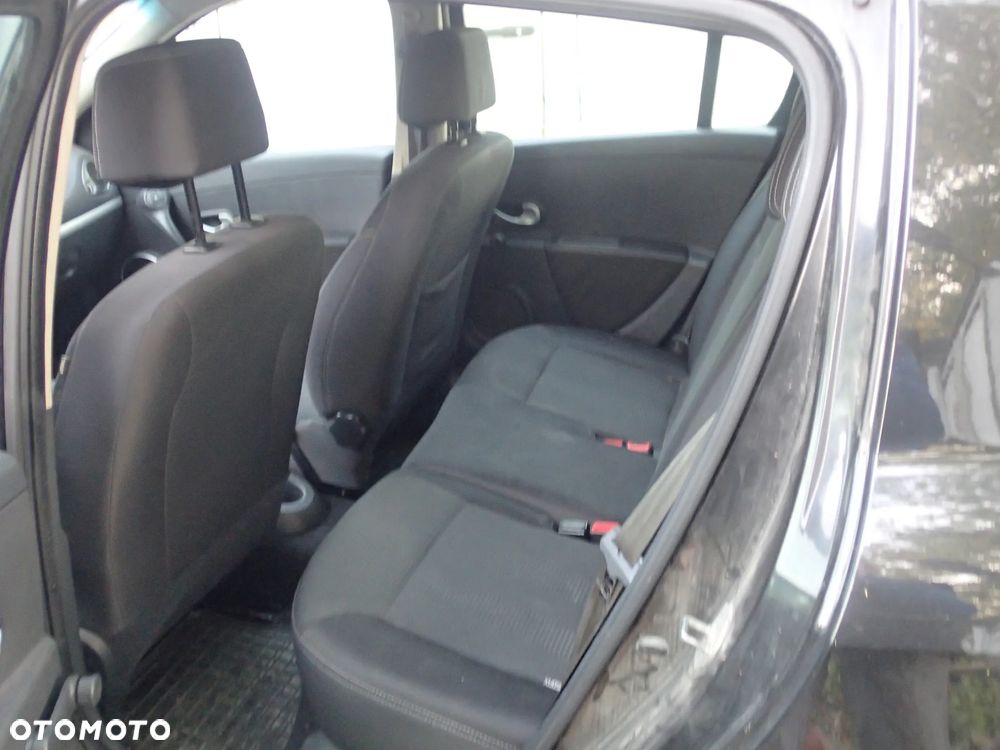 Renault Clio - 8