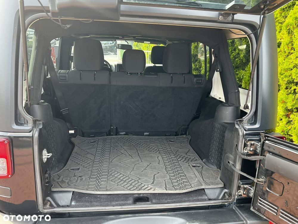 Jeep Wrangler 2.8 CRD Unlim Black Edition II - 15