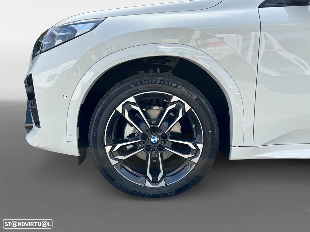 BMW iX2 eDrive20 - 15