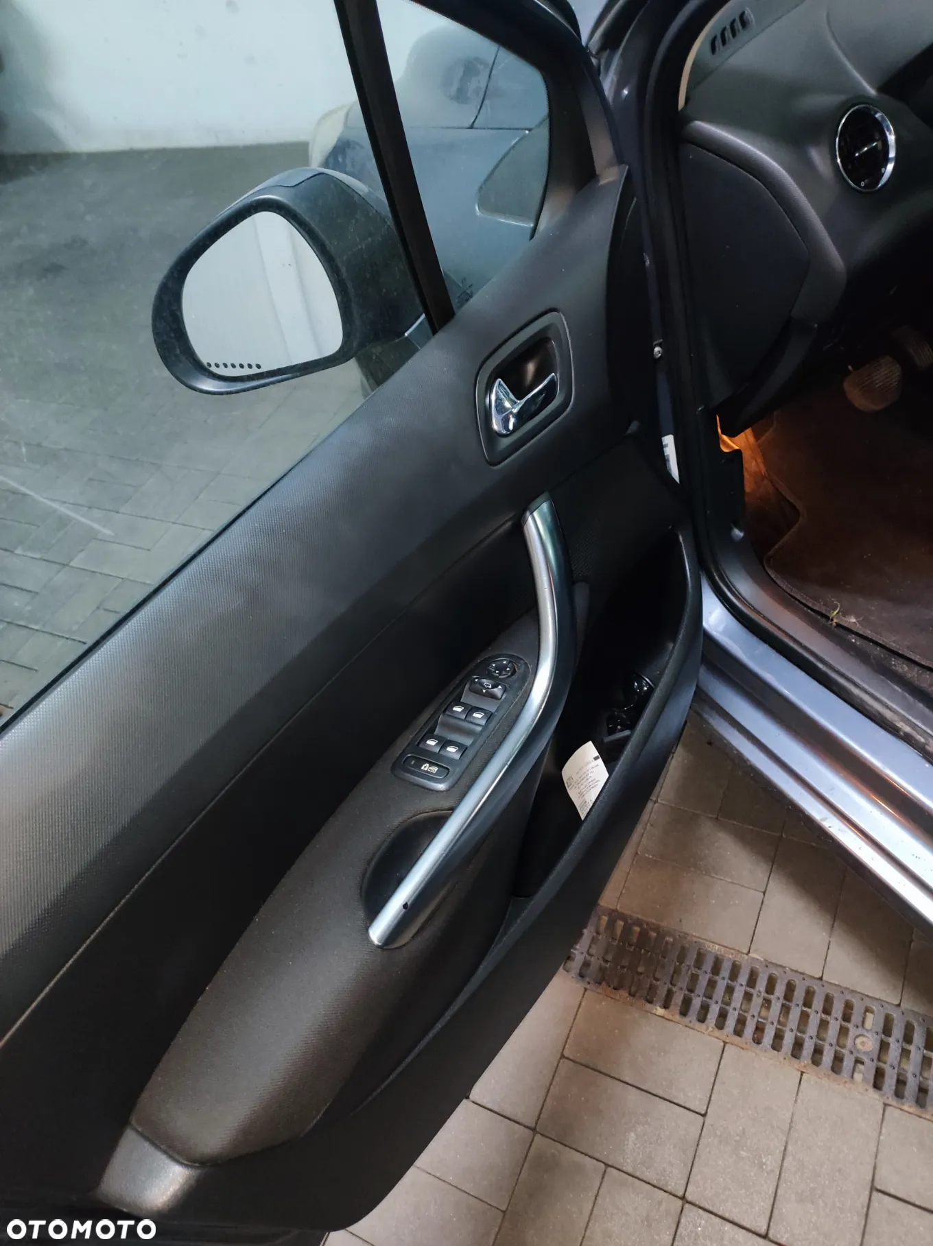 Peugeot 308 - 8