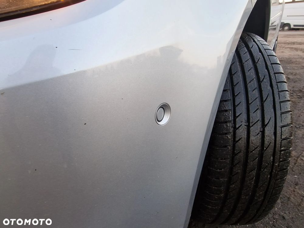 Volkswagen Touran 1.6 TDI DPF BlueMotion Technology Comfortline - 9