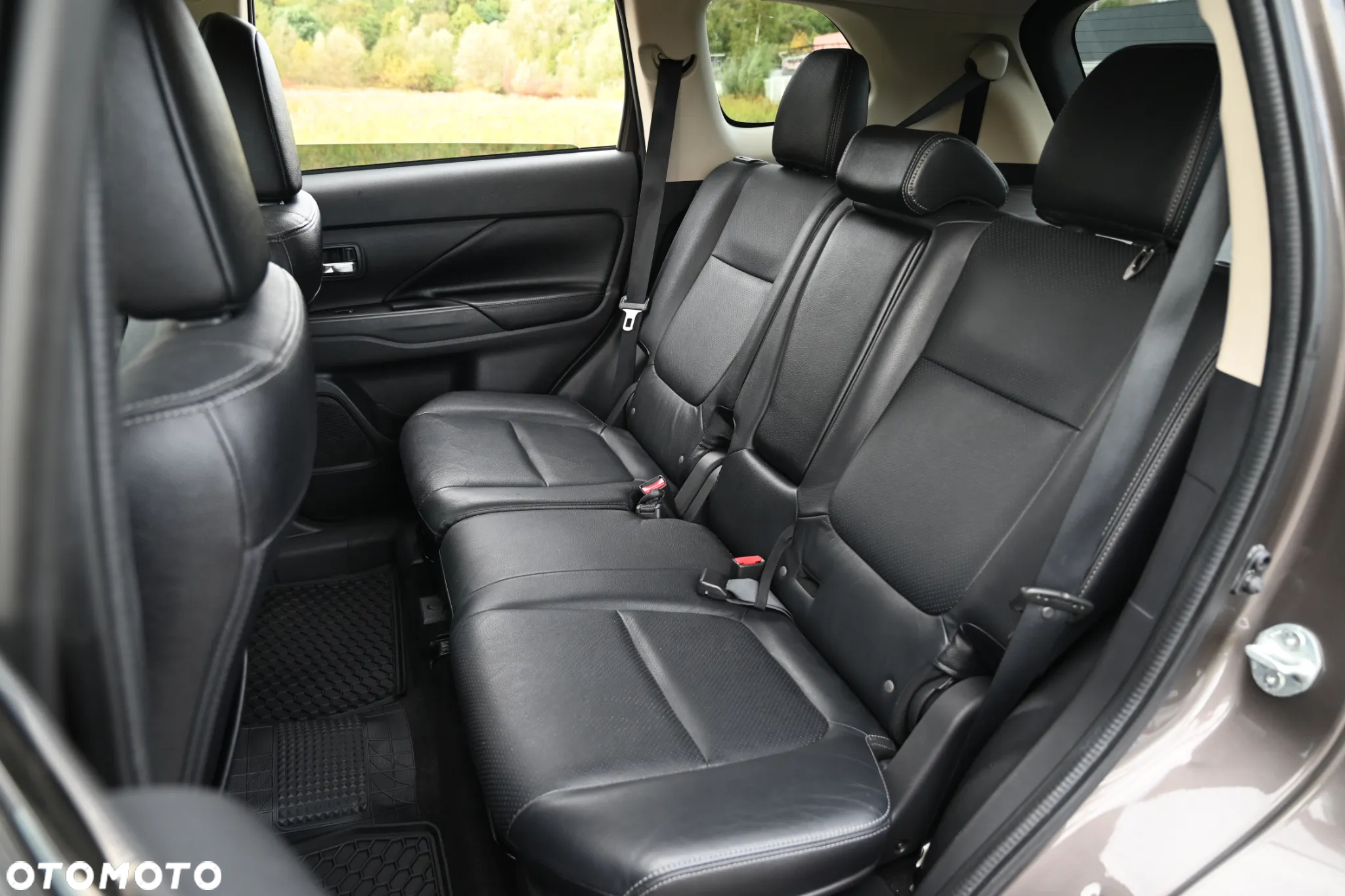 Mitsubishi Outlander - 25