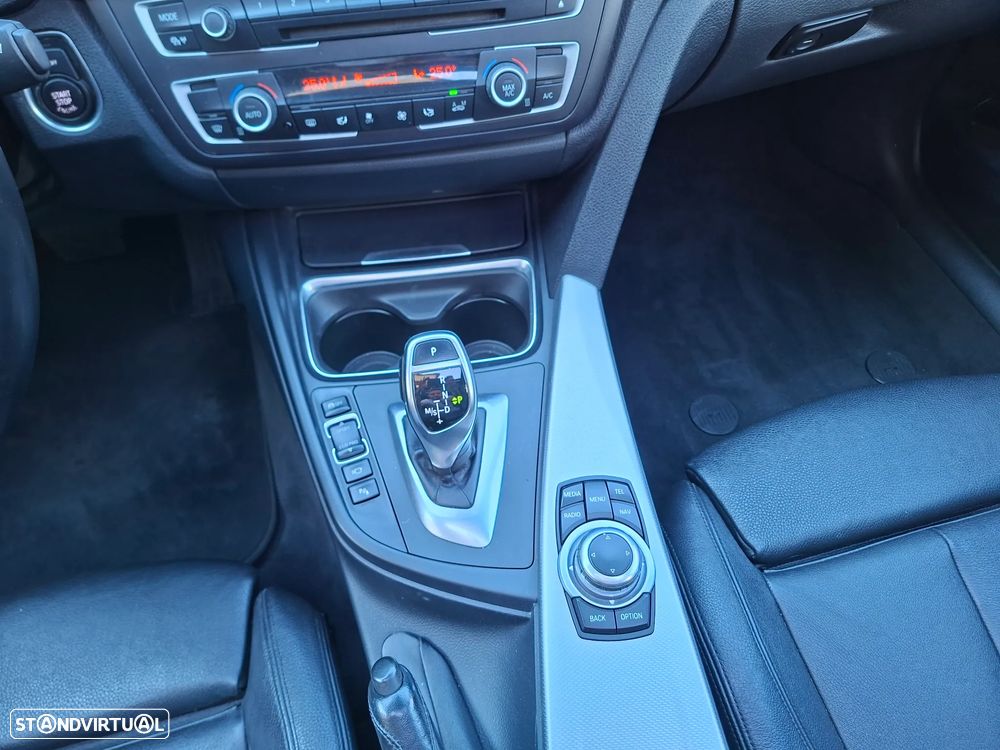 BMW 320 d Auto Pack M - 28