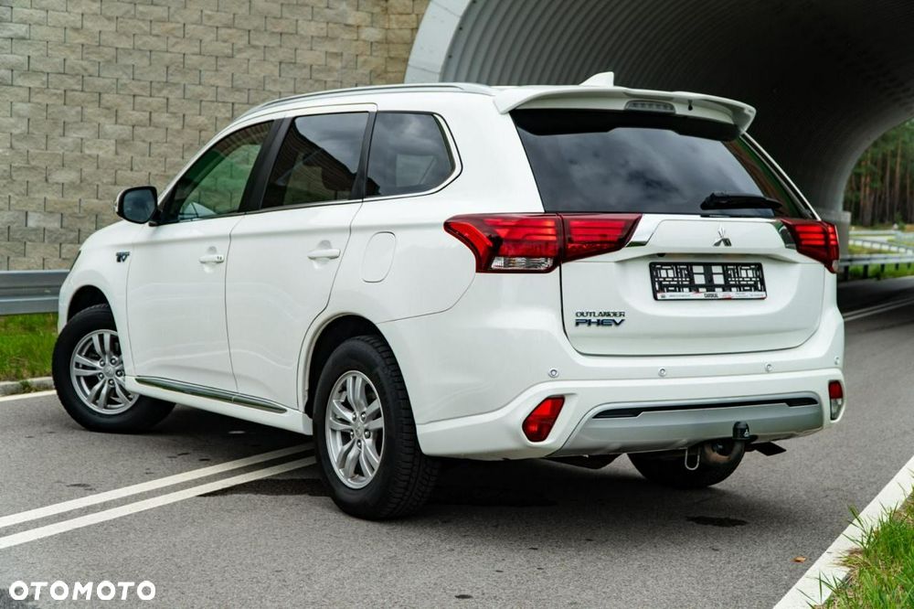 Mitsubishi Outlander 2.4 4WD Plus - 13