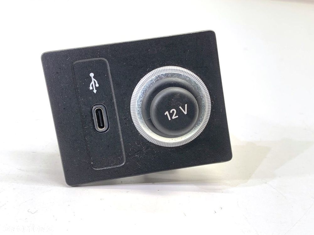 GNIAZDO USB  SKODA SUPERB III Kombi (3V5) 2015 - 2022 1.4 TSI iV 160 kW [218 KM] Hybryda silnik - 1