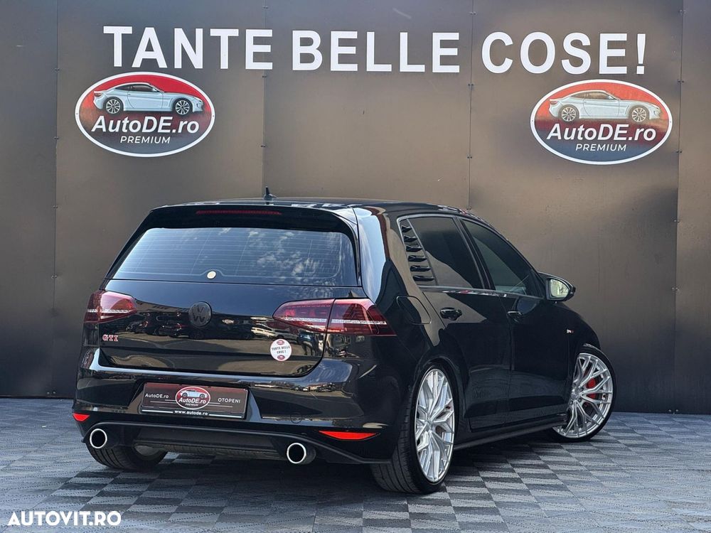 Volkswagen Golf - 5