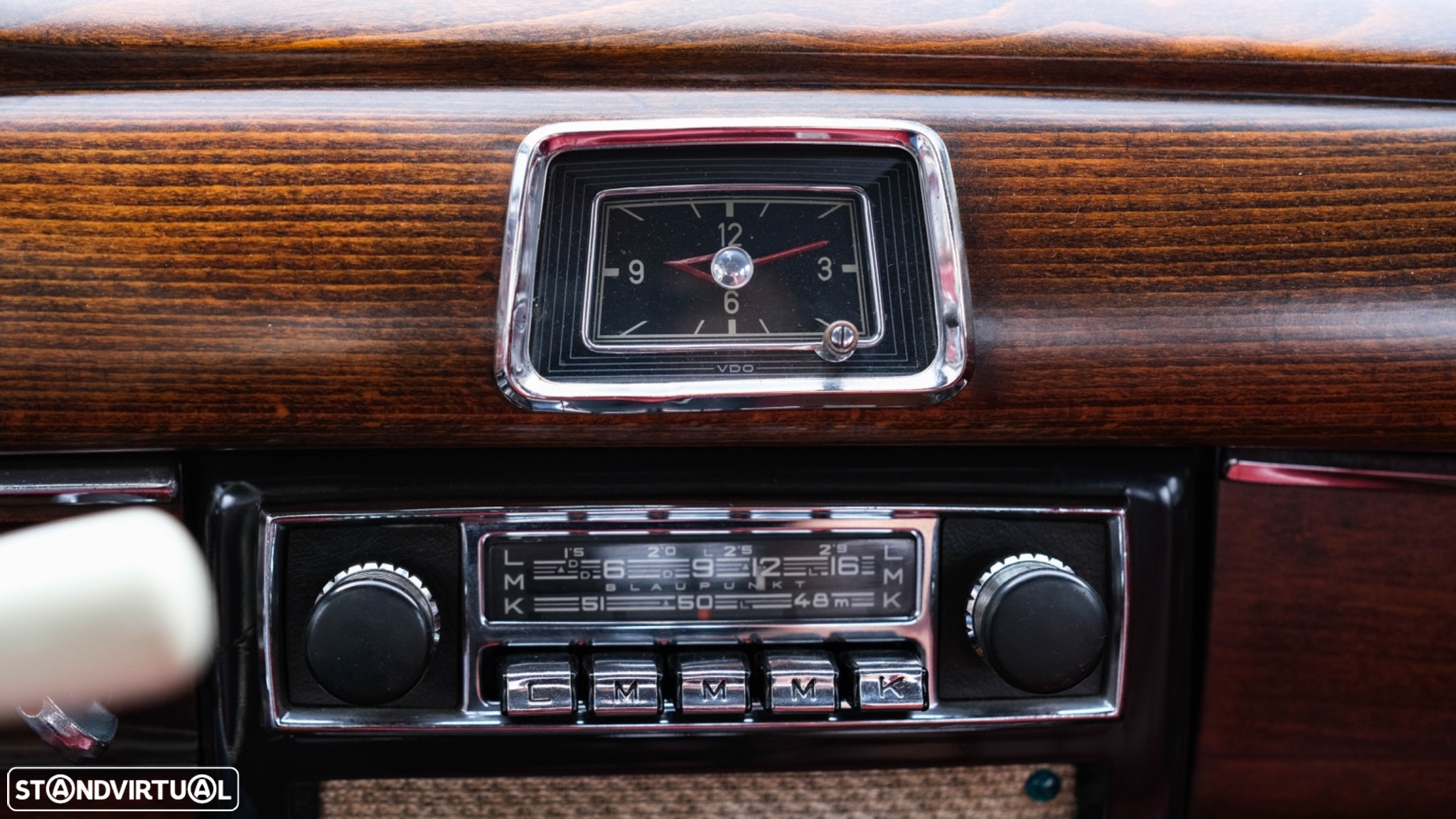 Mercedes-Benz 220 - 26
