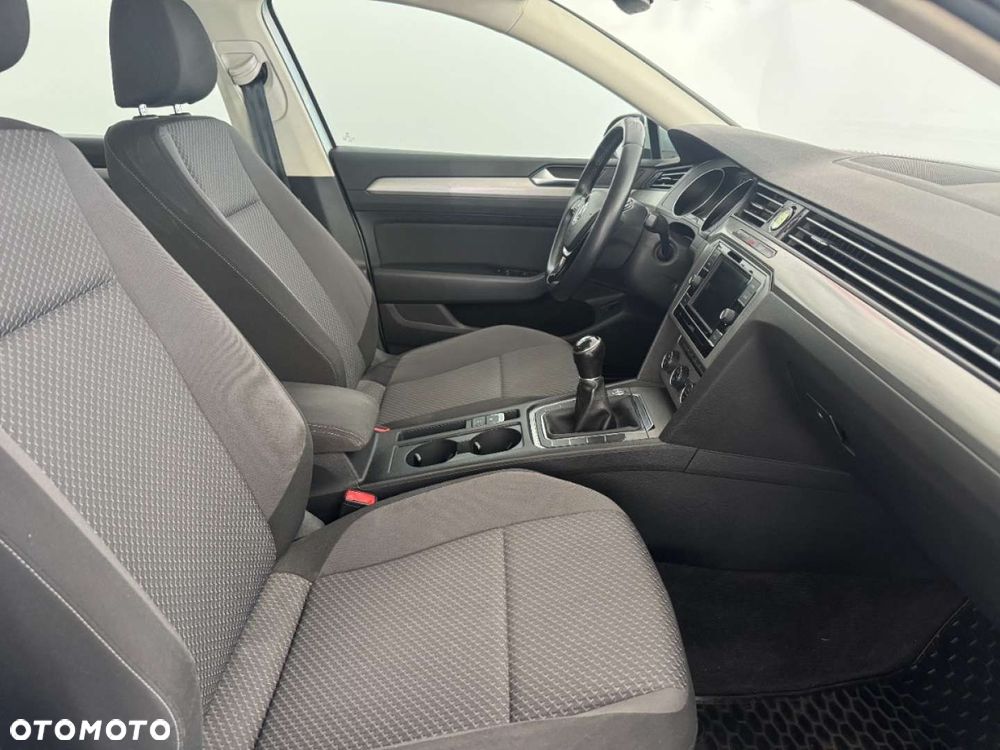 Volkswagen Passat 1.6 TDI BMT Comfortline - 21