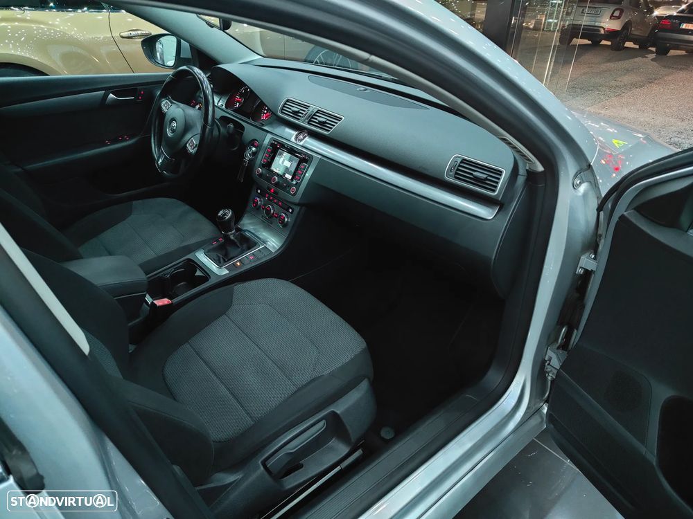 VW Passat Variant 1.6 TDI Confortline Navig - 18