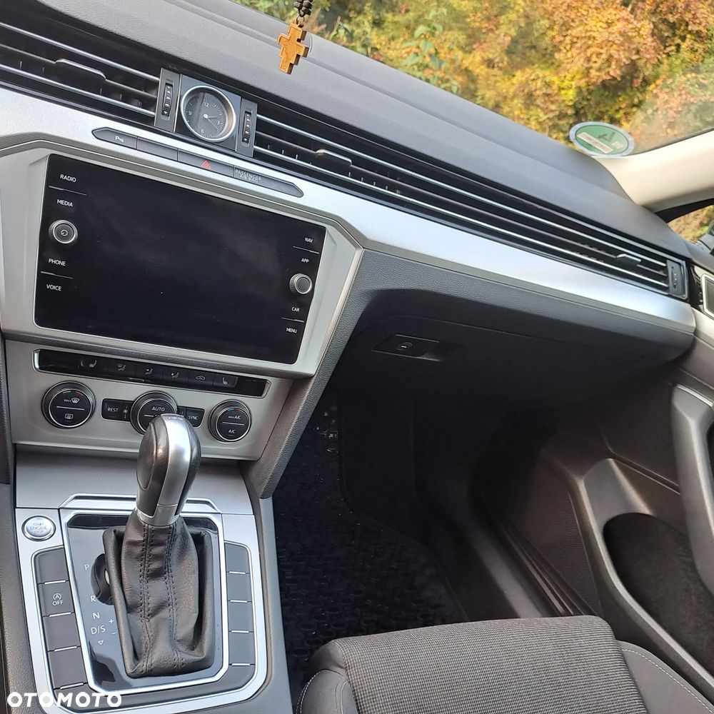 Volkswagen Passat - 11