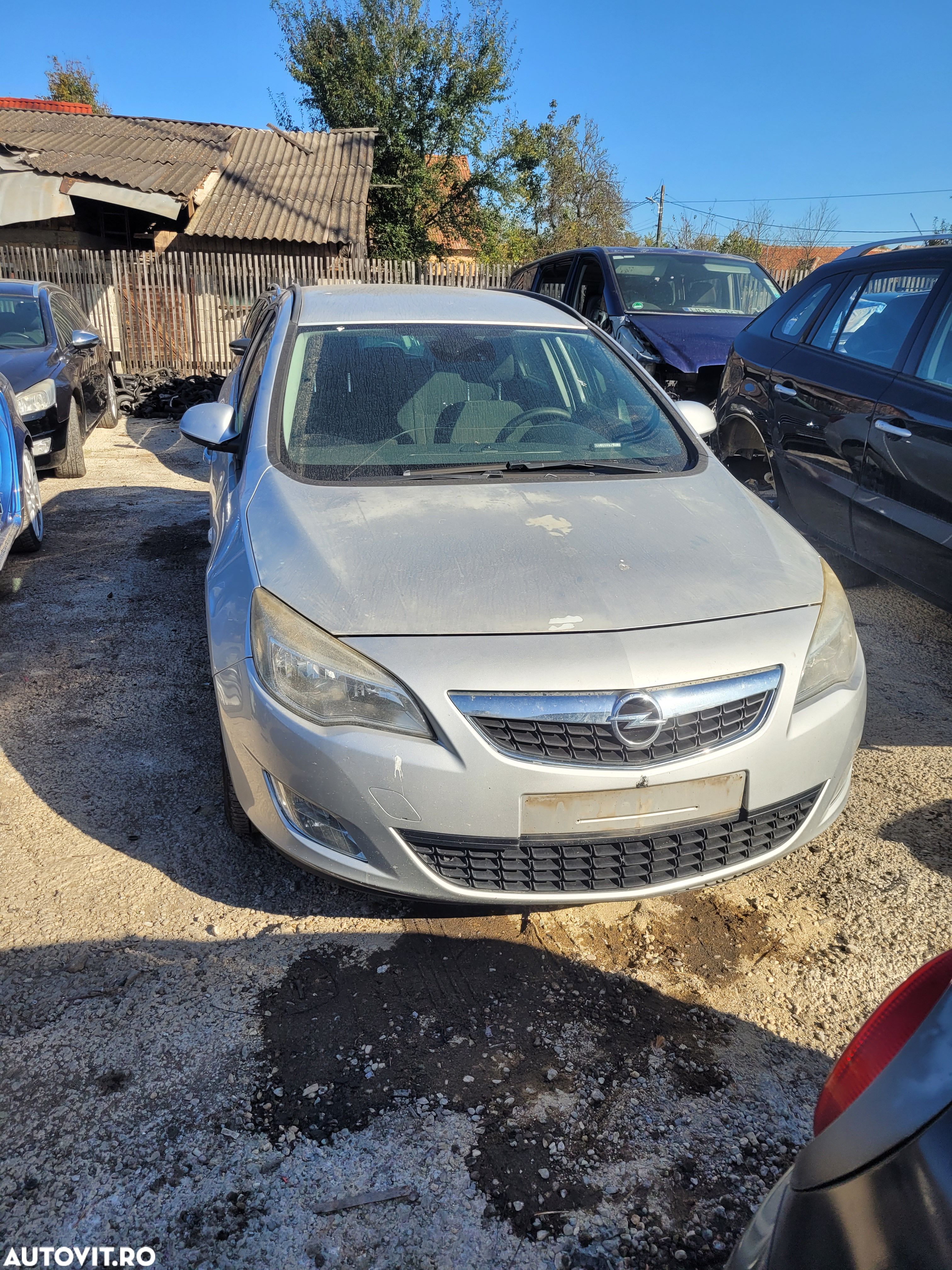 dezmembrez opel astra j,an 2012,motor 1.7 l diesel - 1