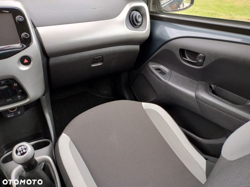 Toyota Aygo x-clusiv - 28