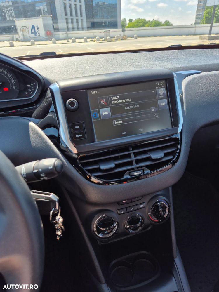 Peugeot 208 1.2 L PureTech Allure - 11