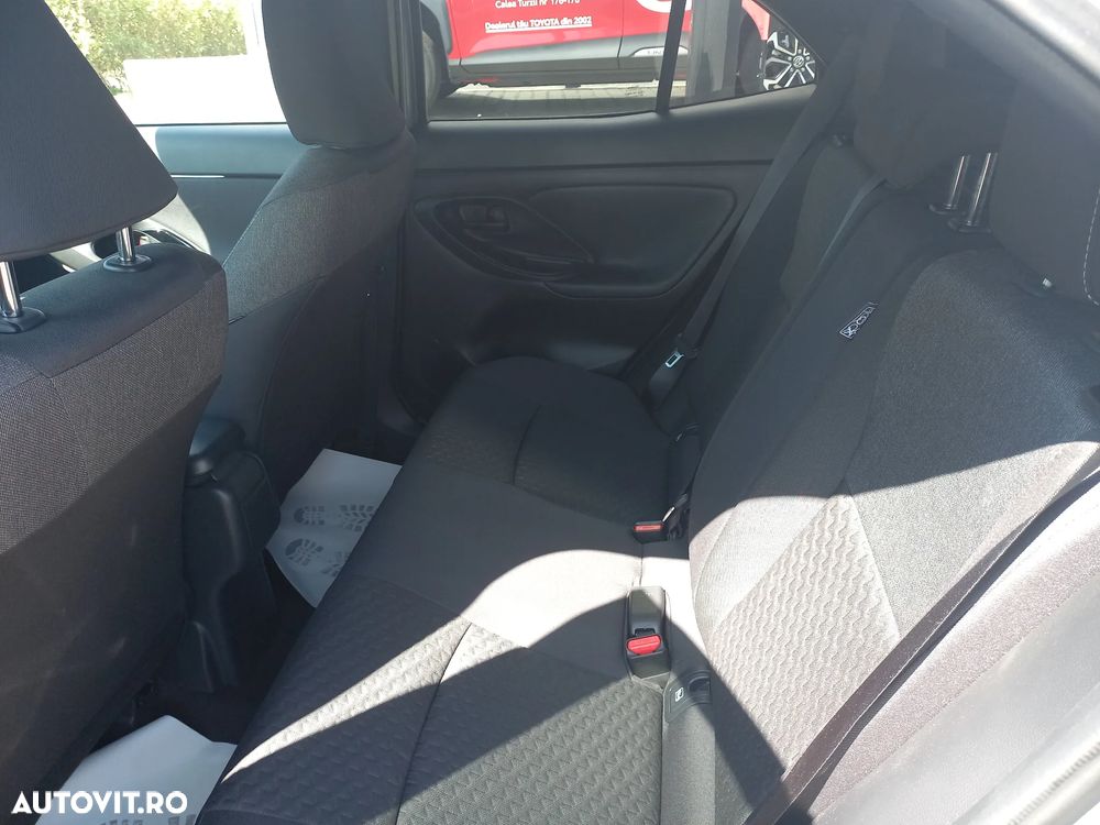 Toyota Yaris Cross 1.5 VVT-i HSD 4x4 Dynamic - 14