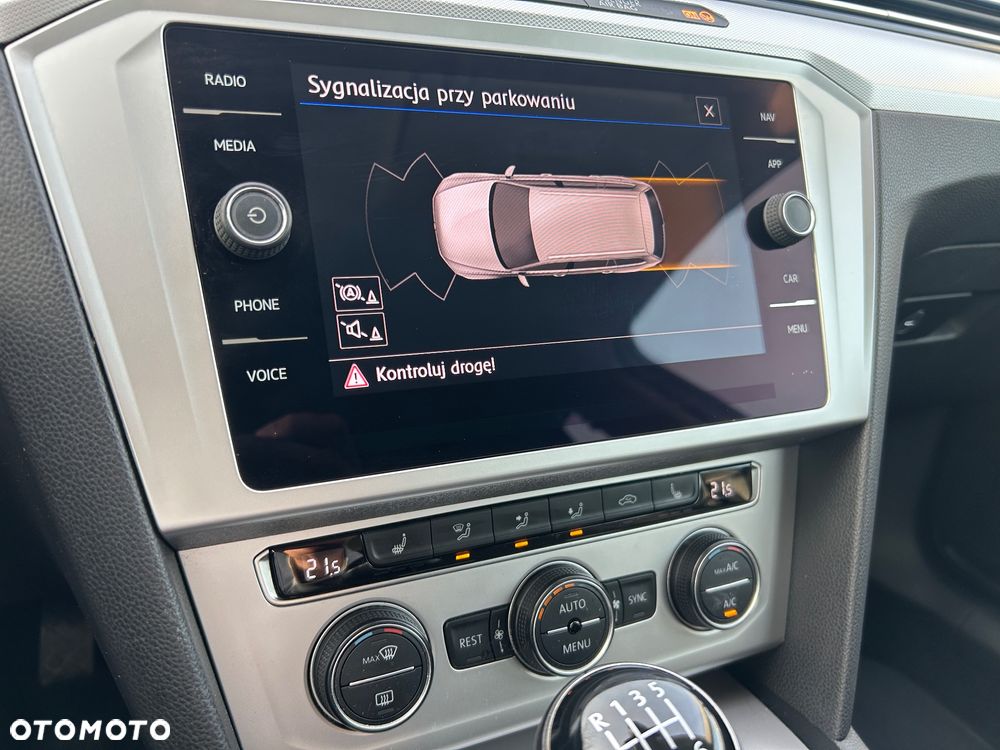 Volkswagen Passat 2.0 TDI SCR Comfortline - 13