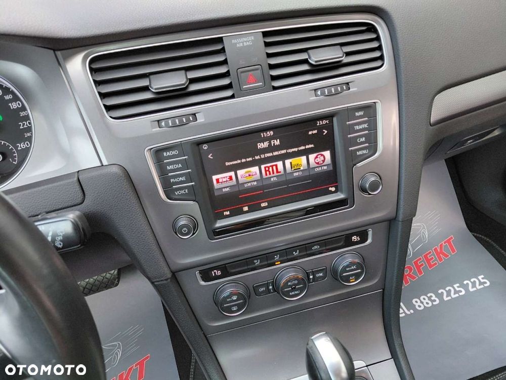 Volkswagen Golf - 22