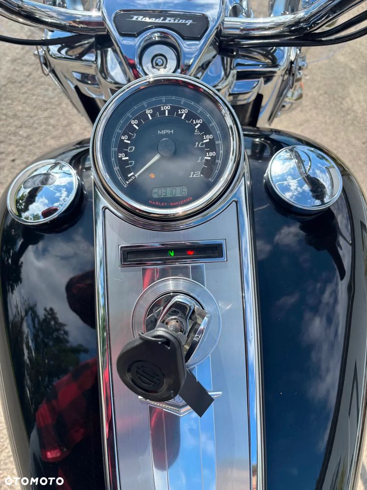 Harley-Davidson Touring Road King - 10