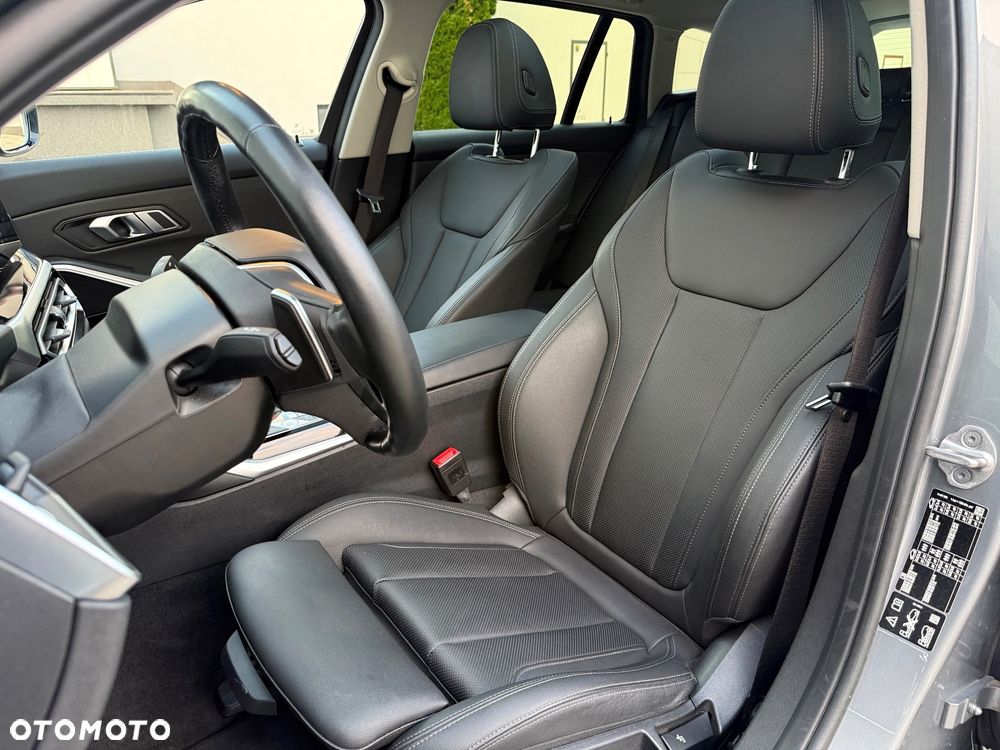 BMW Seria 3 320d xDrive - 13