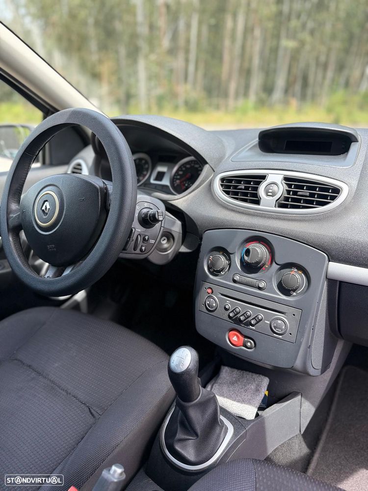 Renault Clio 1.2 16V Dynamique S - 8