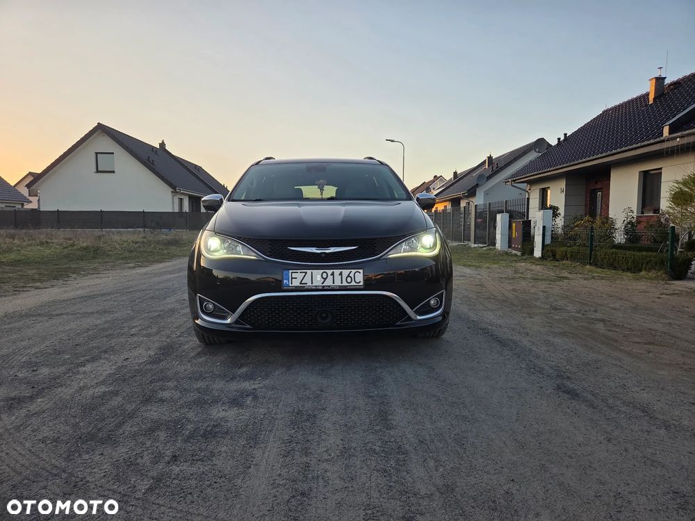 Chrysler Pacifica - 10