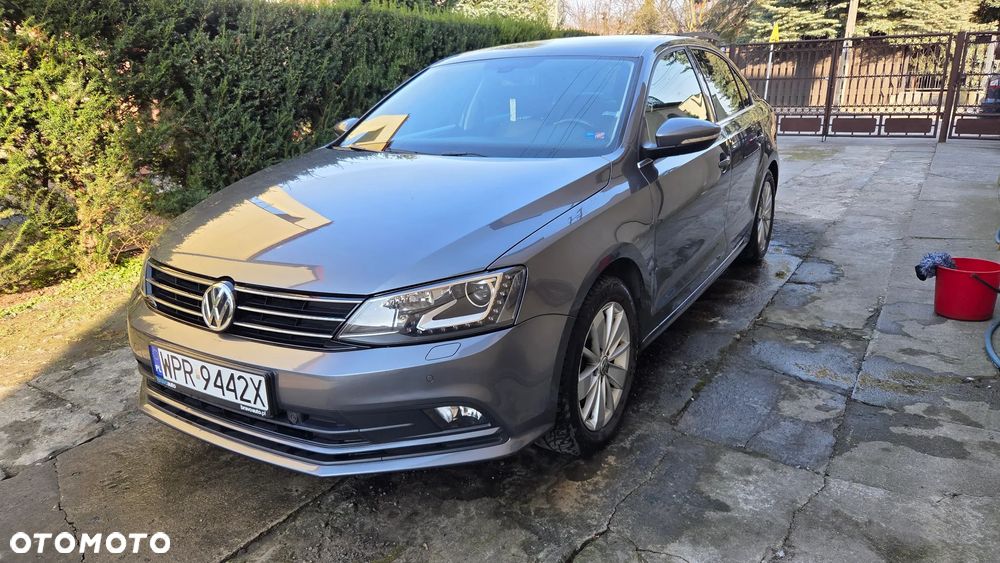 Volkswagen Jetta - 1