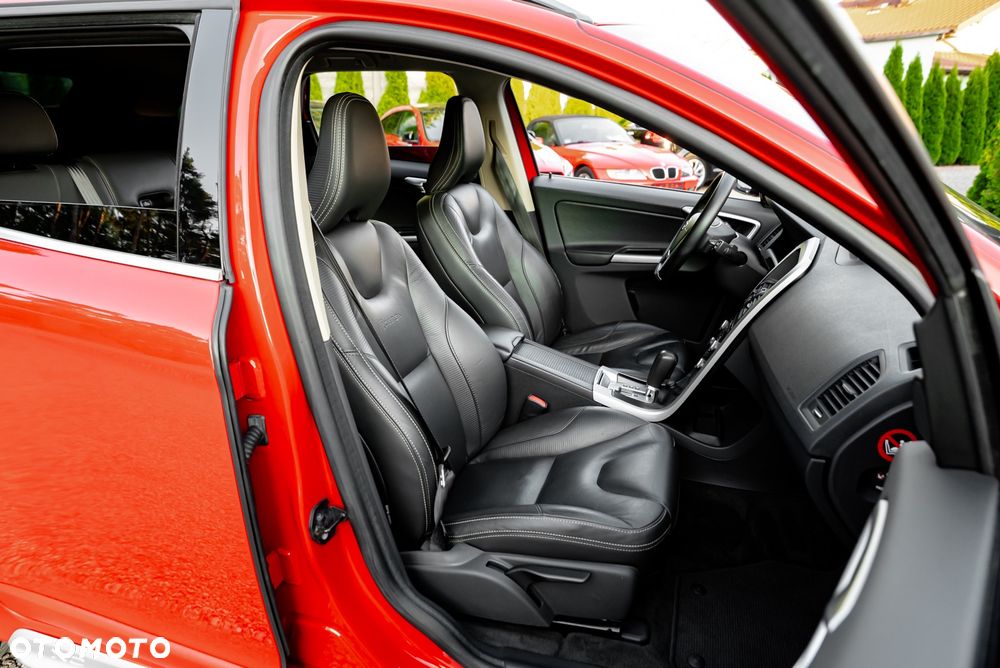 Volvo XC 60 D3 AWD R Design - 27