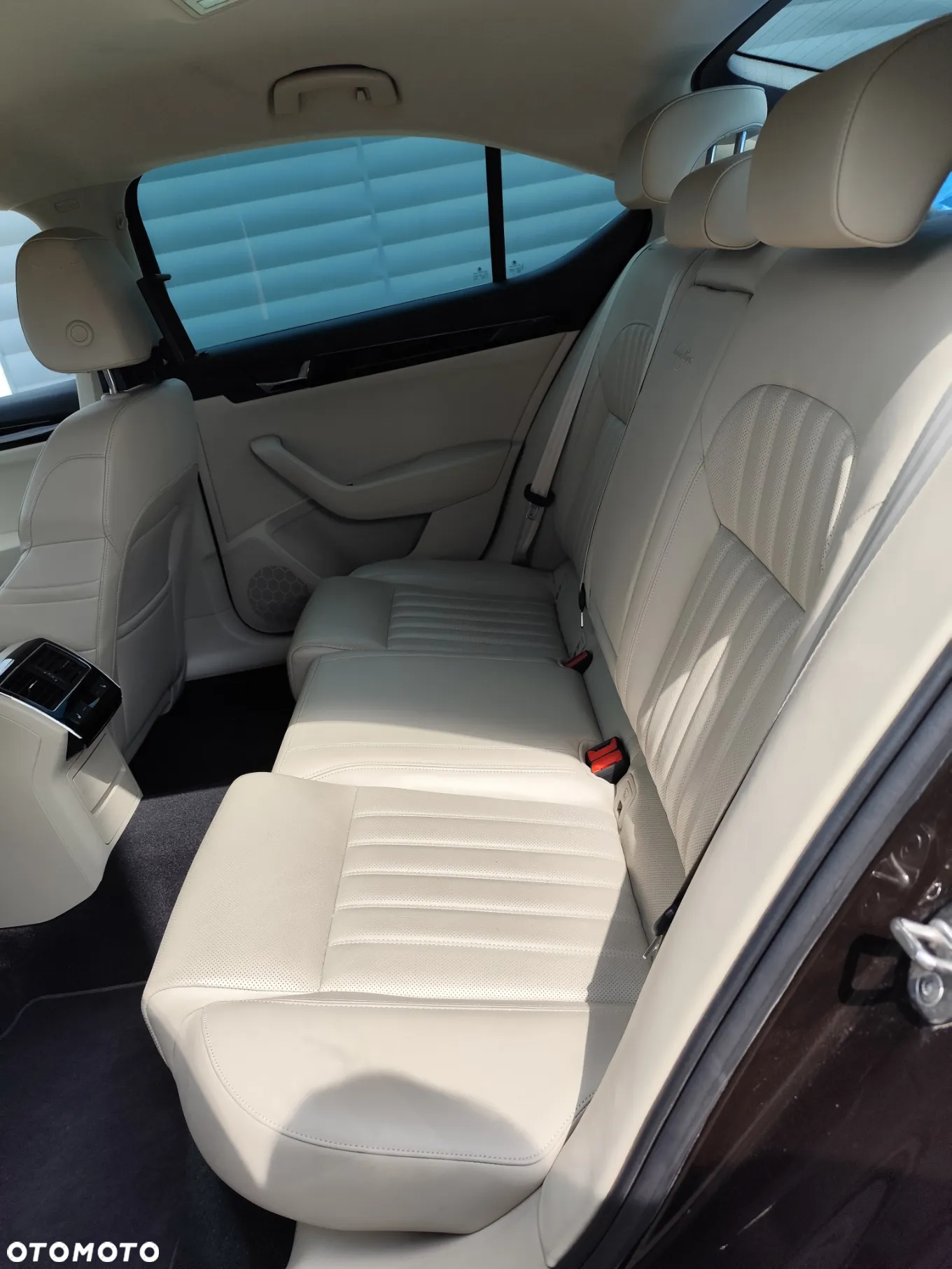 Skoda Superb 2.0 TDI 4x4 L&K DSG - 6