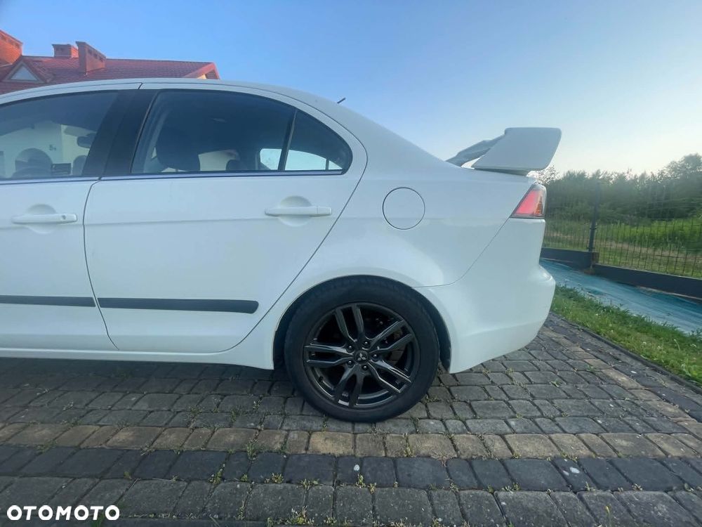 Mitsubishi Lancer 1.6 Invite - 4