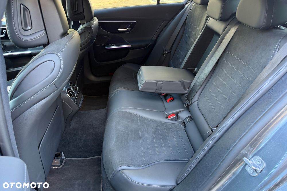 Mercedes-Benz Klasa C 300 e PHEV 4-Matic AMG - 24