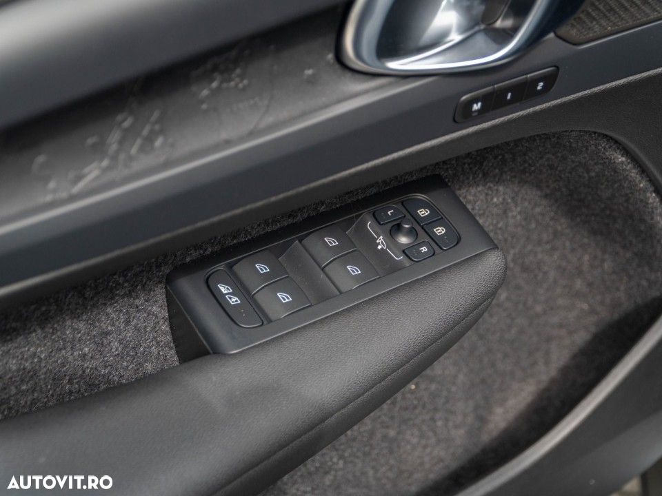 Volvo XC 40 Recharge Single Motor Extended Range RWD Plus - 16