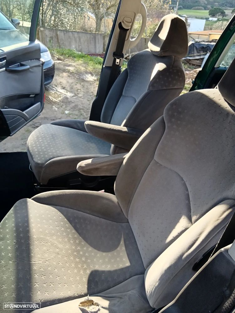 Peugeot 807 2.2 HDi - 12