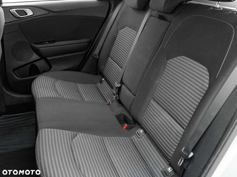 Kia Ceed 1.5 T-GDI M - 26