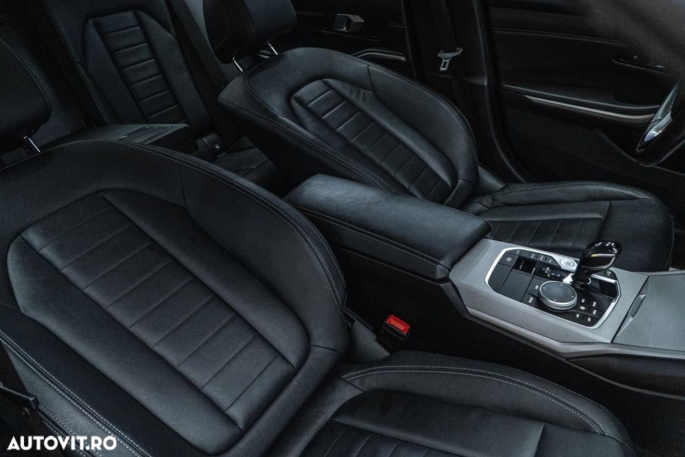 BMW Seria 3 320i Aut. Sport Line - 34