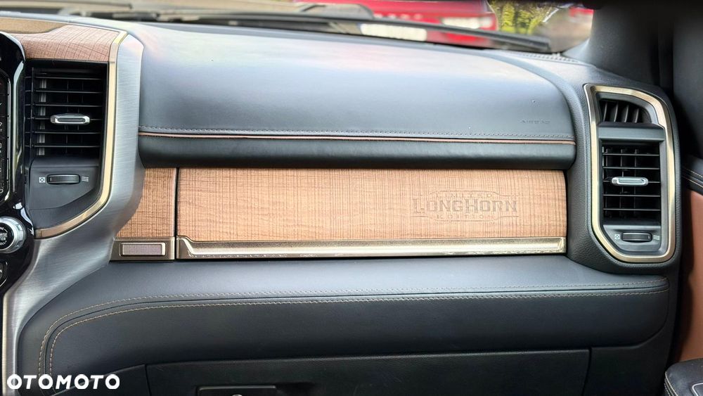 RAM 1500 Crew Cab Longbed Longhorn - 35