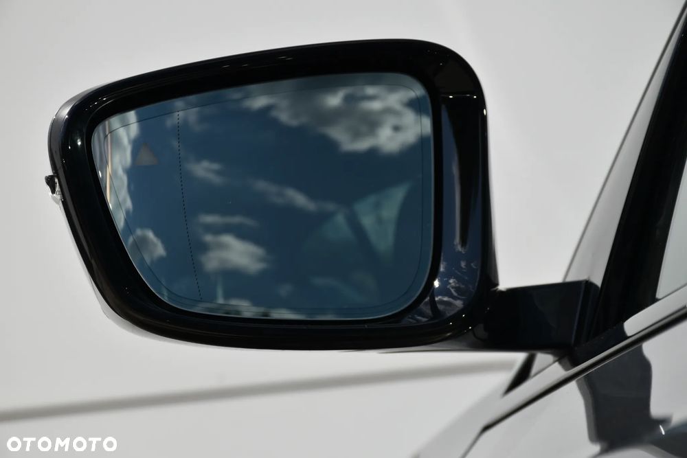 BMW Seria 3 330i xDrive M Sport - 11