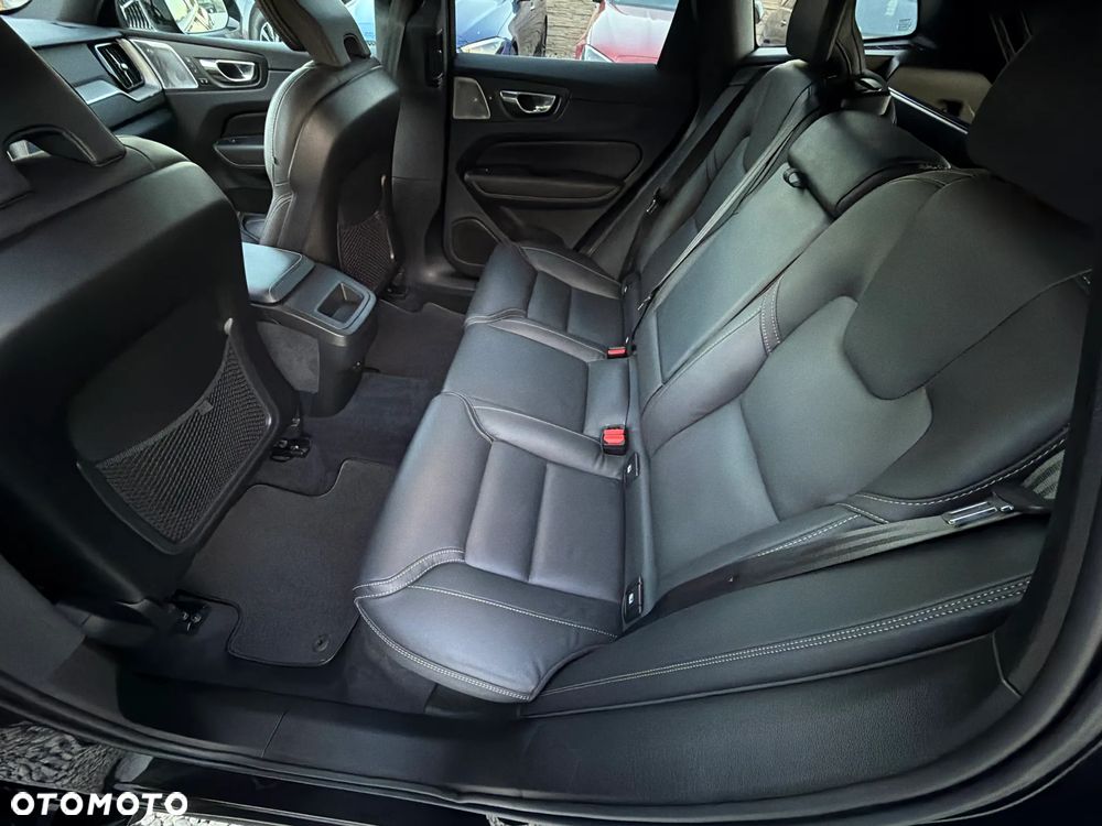 Volvo XC 60 B4 D AWD Ultimate Dark - 31