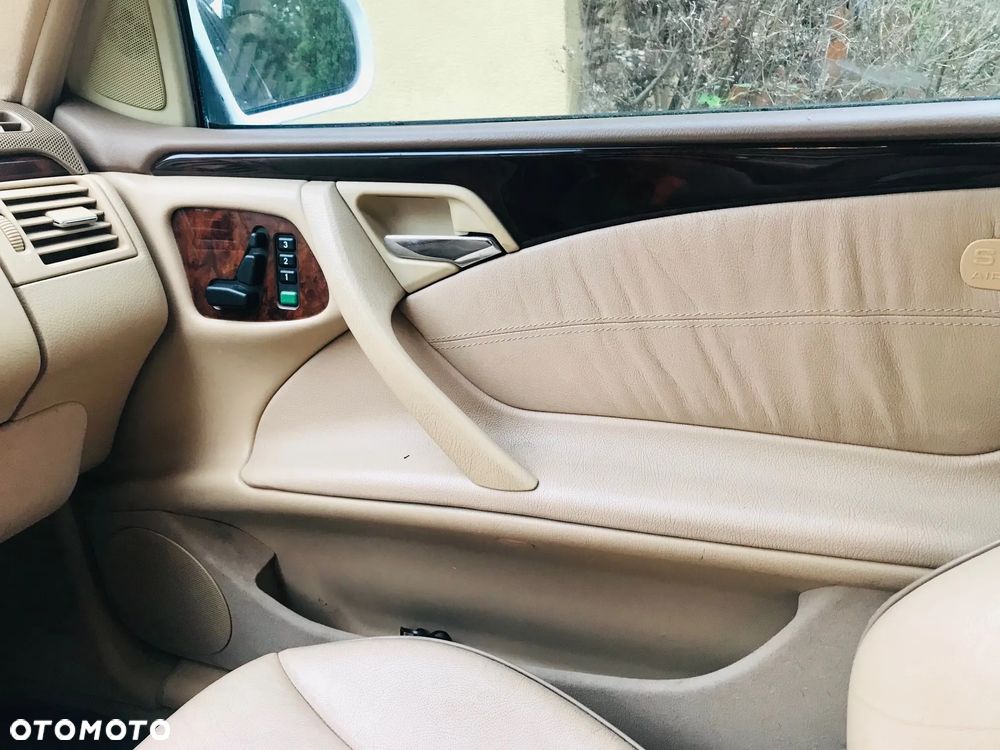 Mercedes-Benz Klasa E 320 T 4-Matic Avantgarde - 19