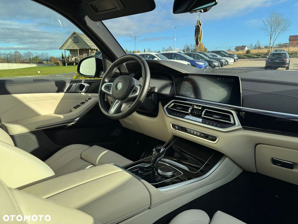 BMW X5 xDrive40i mHEV - 34