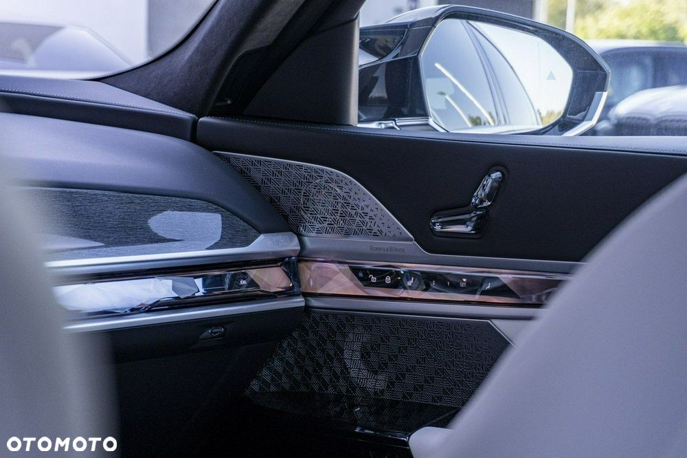 BMW Seria 7 M760e PHEV xDrive sport - 22
