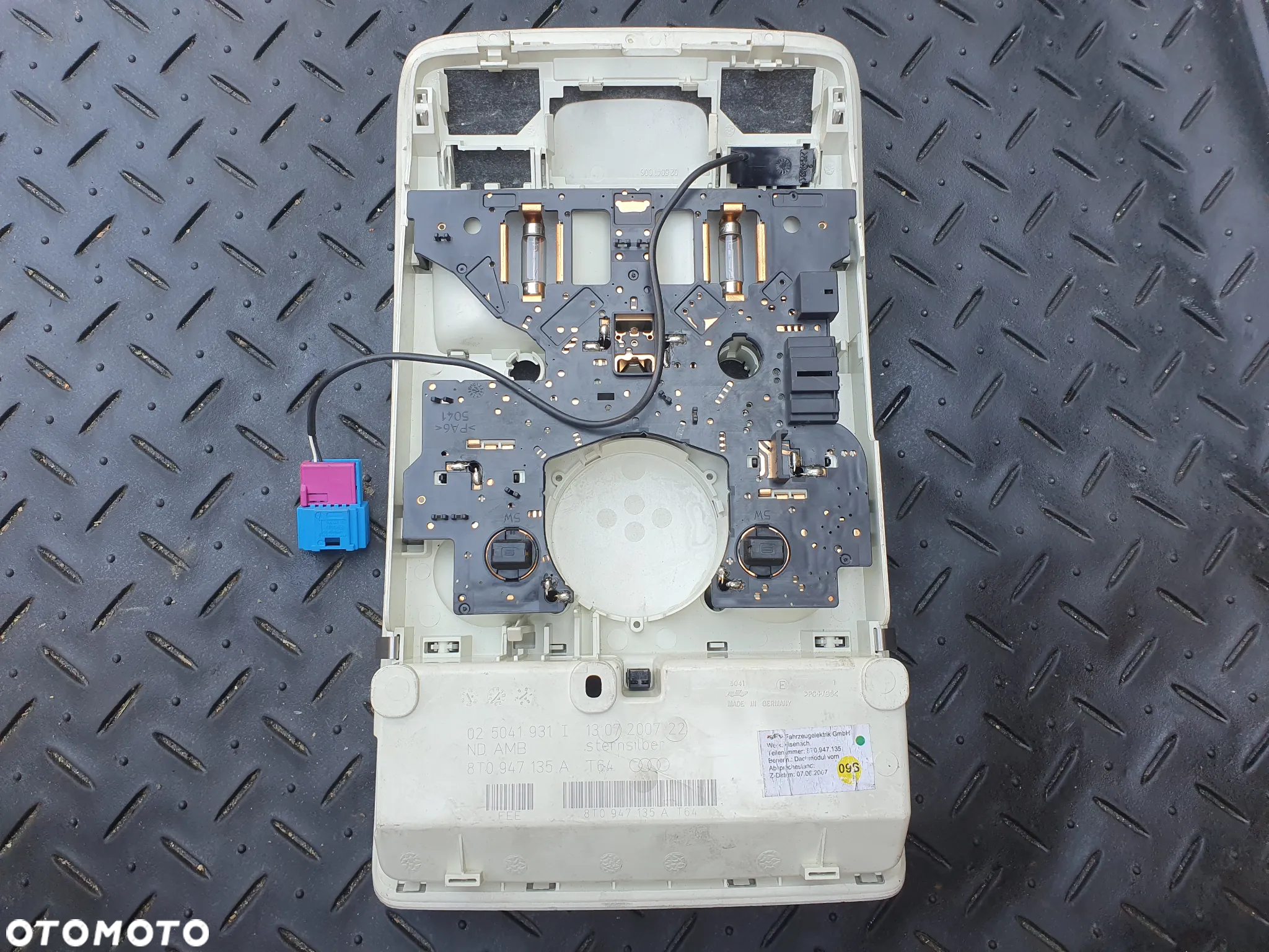 AUDI A4 B8 LAMPKA PODSUFITKI 8T0947135A - 2