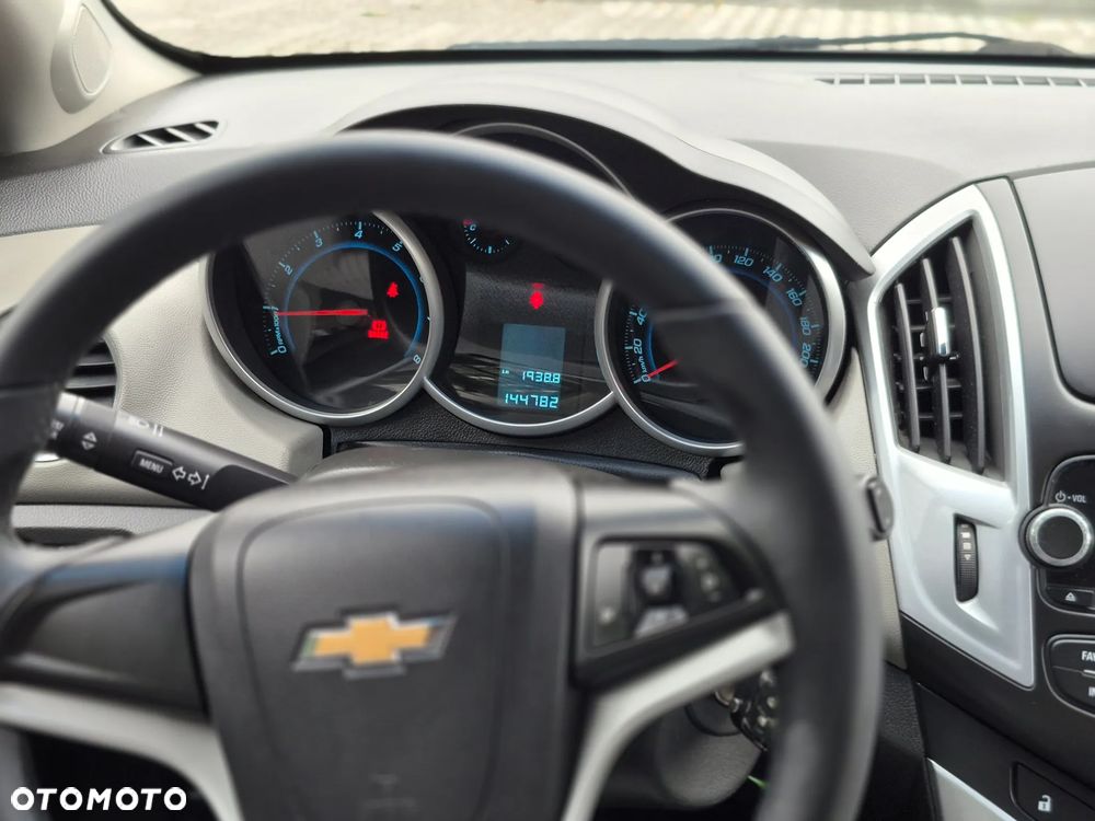 Chevrolet Cruze 1.6 LS - 16