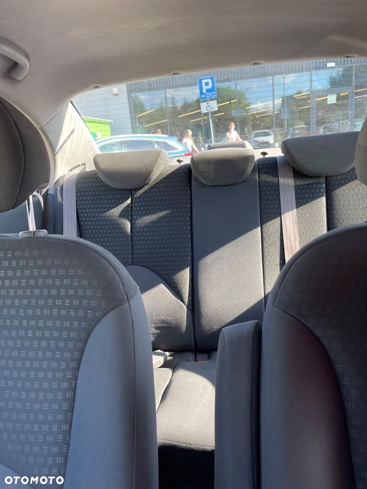 Kia Rio 1.4 Family - 14