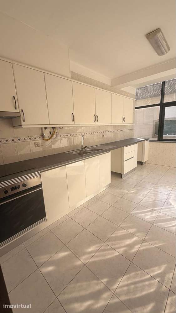 Apartamento T2 com garagem - Grande imagem: 3/8