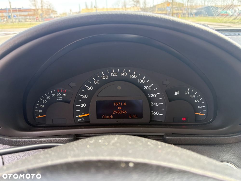 Mercedes-Benz Klasa C 180 T Kompressor Classic - 11