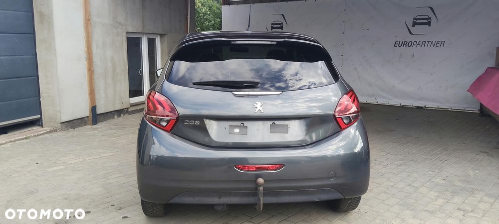Peugeot 208 - 18