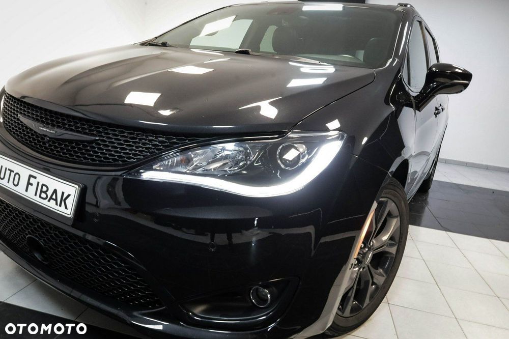 Chrysler Pacifica - 7