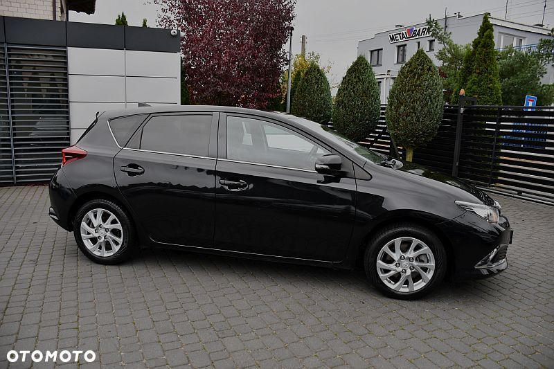 Toyota Auris Hybrid 135 Prestige - 40