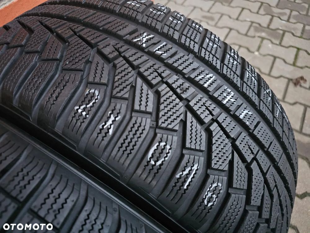 (O16) 235/55R17 103V XL 7-8mm 17r / Hankook Winter i*cept Evo2 - 3