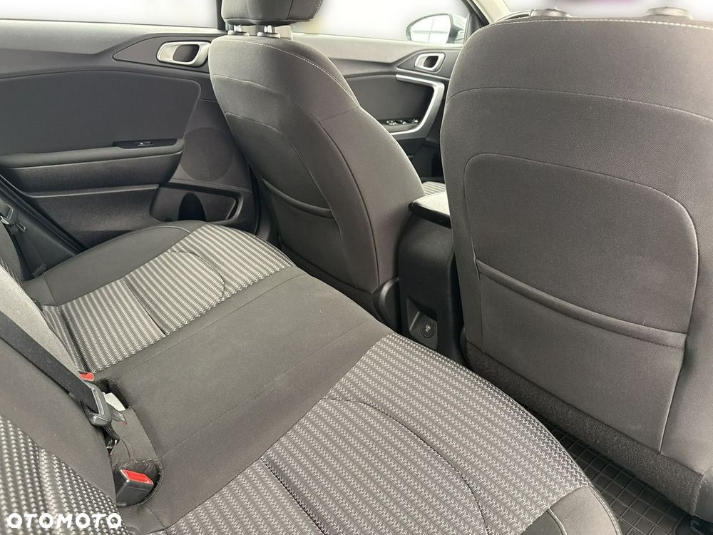 Kia Ceed - 24